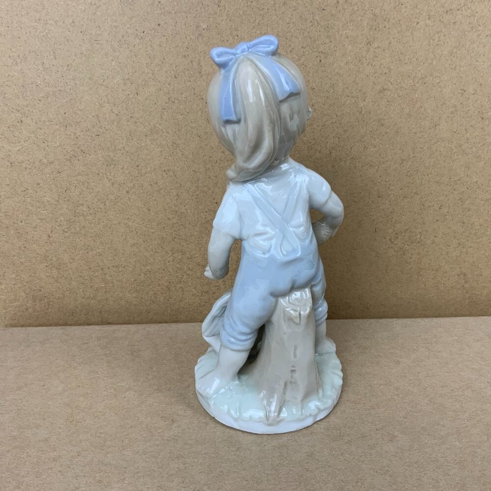 Vintage 1970s - 80s Porcelain Figurine "Girl with Goose" Royal Crown Japan - Picture 12 of 16